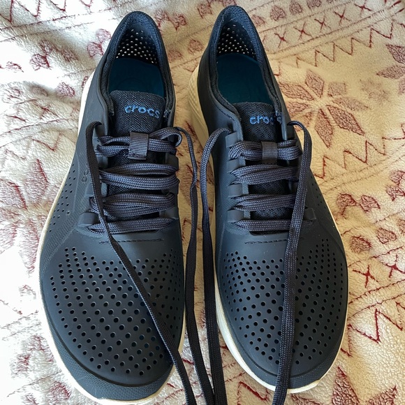 CROCS literide Navy Sneakers - Picture 2 of 5